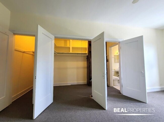Foto del edificio - 0 bedroom in CHICAGO IL 60625