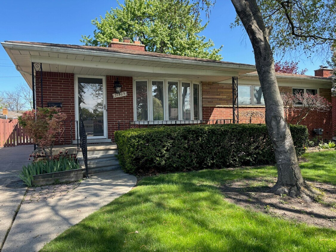 Primary Photo - 21405 Evergreen St