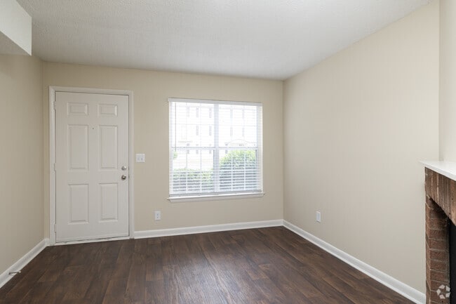1BR , 1,5BA - 660SF | The Chestnut - Hills at Oakwood