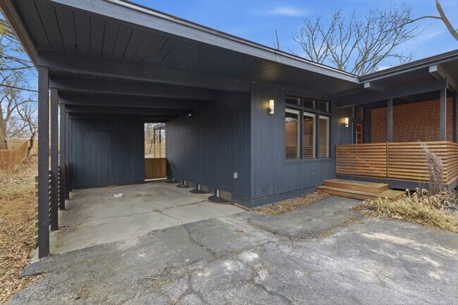 Foto del edificio - Mid-Century Modern!! 3 Bedroom, 2 Bathroom Home in Des Moines!