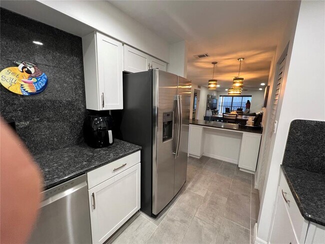Building Photo - 14459 River Beach Dr