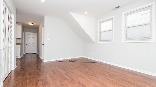 Building Photo - 2626 W Armitage Ave