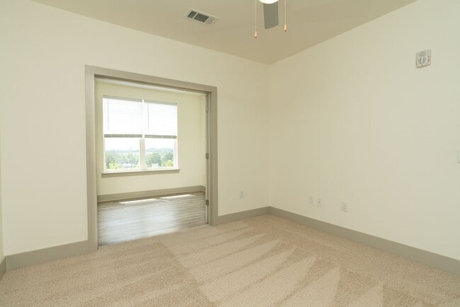 Interior Photo - Overlook @ Farragut