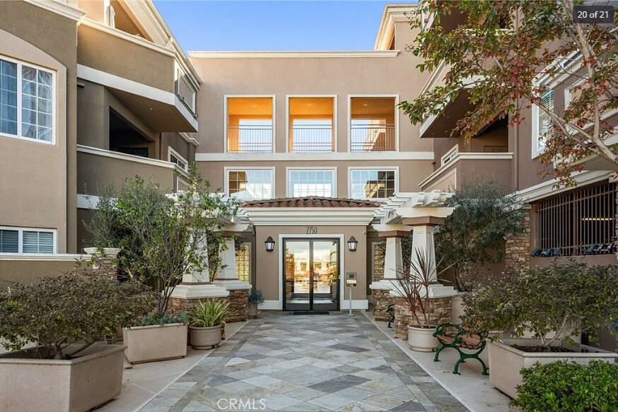 Foto principal - 2750 Artesia Blvd