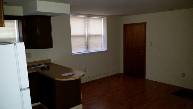 Building Photo - 1514 W Shunk St
