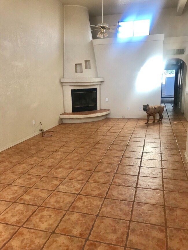 Foto del edificio - Adorable Townhome available for rent in th...