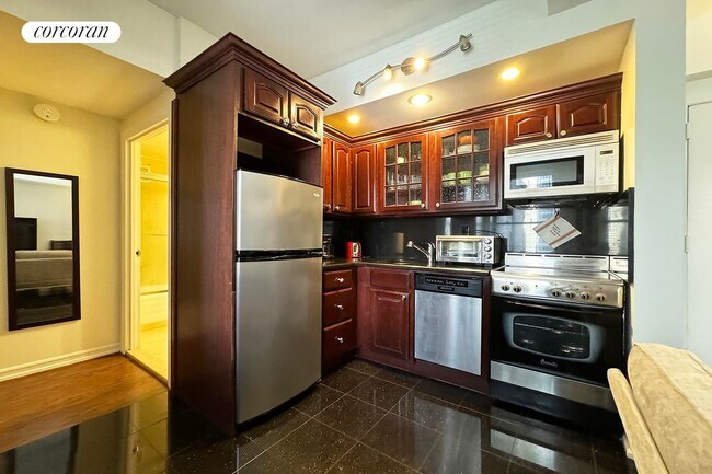 Building Photo - 150 W 51st St