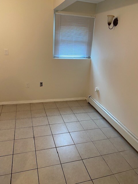 Building Photo - 687 Centerwood St