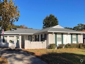 Building Photo - 401 Crystal Ln