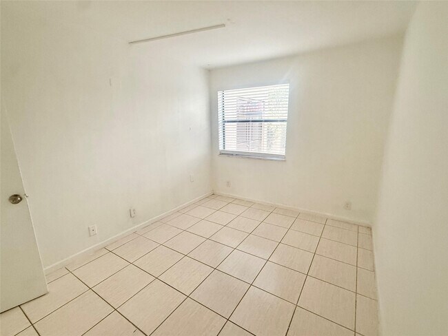 Foto del edificio - 11650 NW 23rd Ct
