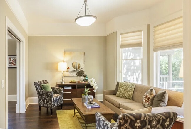 Foto del edificio - 1419 E Denny Way