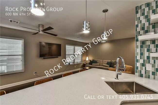 Foto del edificio - 600 NW 4th St