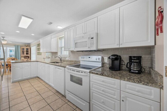 Building Photo - 113A S Yaupon Dr