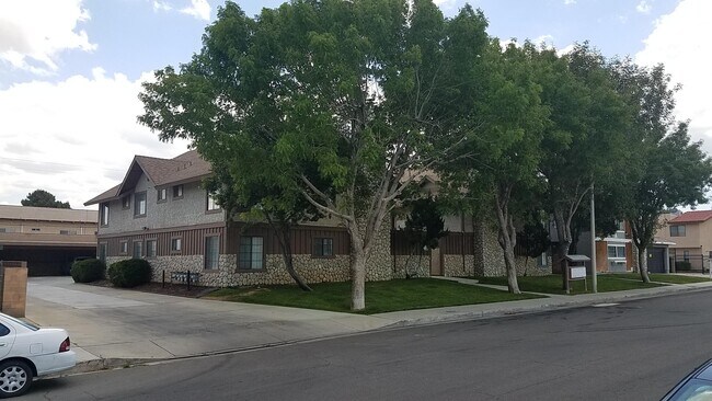 Foto del edificio - 4th St. Apartments