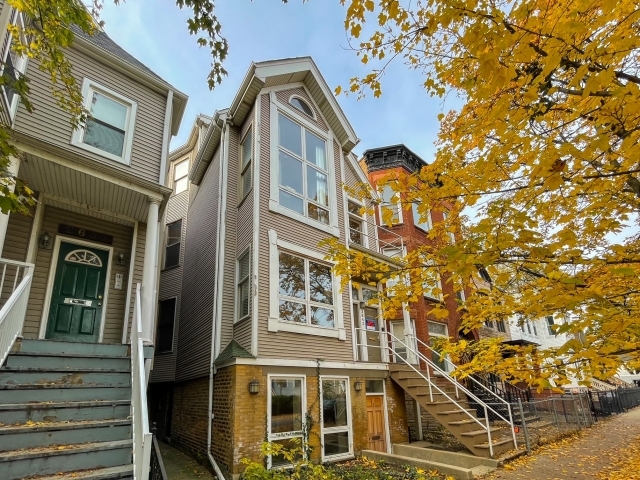 Building Photo - 2642 N Wilton Ave