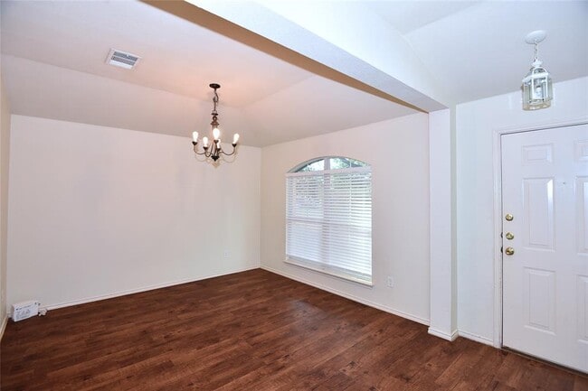 Building Photo - 3305 Stonewall Dr