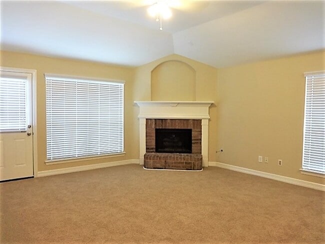 Foto del edificio - 19072 Hammer Ln