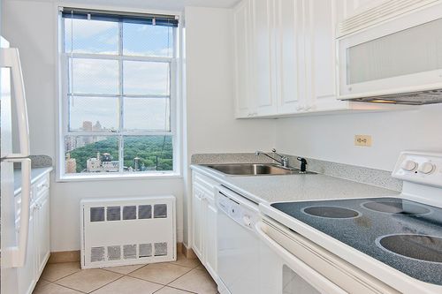 Building Photo - 211 W 56th St