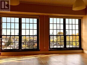 Building Photo - 183 Dovercourt Rd