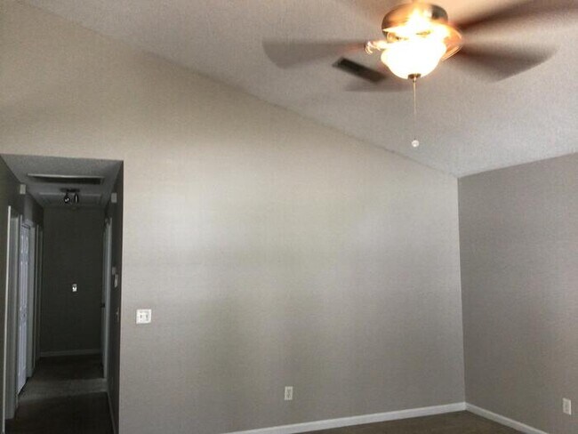 Building Photo - Charming 3 bedroom home in Columbia!