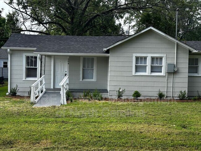 Foto del edificio - 204 Moore Dr
