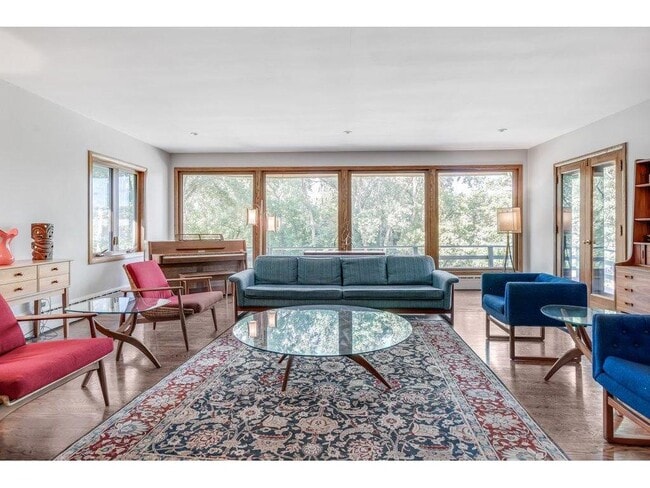 Building Photo - 400 Natchez Ave N