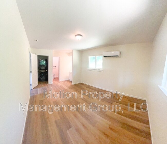 Building Photo - 133 W Ridgewood Ave