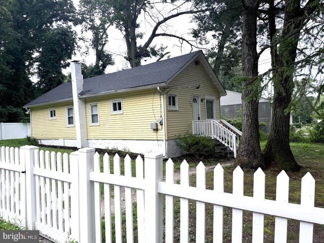 Building Photo - 244 Nelson Ave