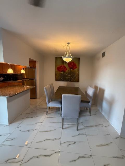 Foto del edificio - 651 Pine Dr