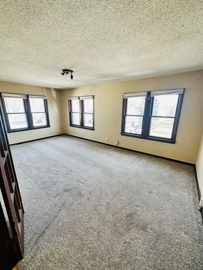 Building Photo - 1022 Birchmont Dr NE