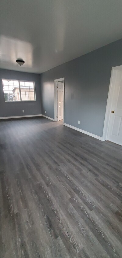 Living Room / Dining room - 132 W 73rd St