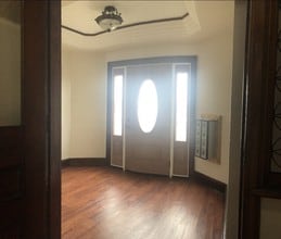 Building Photo - 208 Main St