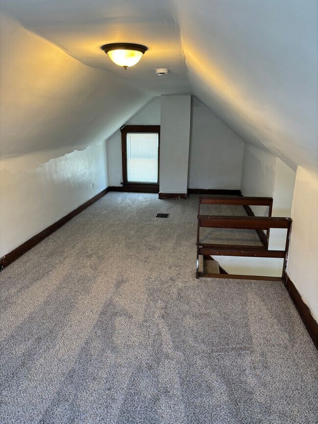 Building Photo - 3bd Single Akron Cash Pay/Section 8