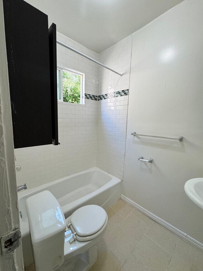 Foto del edificio - 808 2/5-805 N Poinsettia Pl