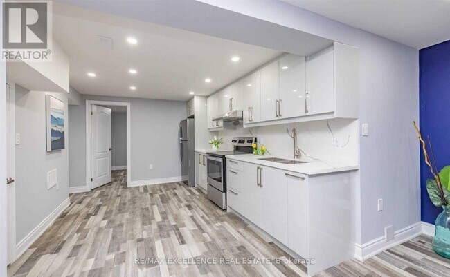 Photo du bâtiment - 62 Goldcrest Rd