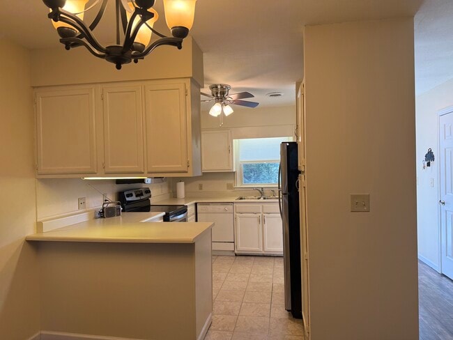 Kitchen - 104 Meadow Park Ln