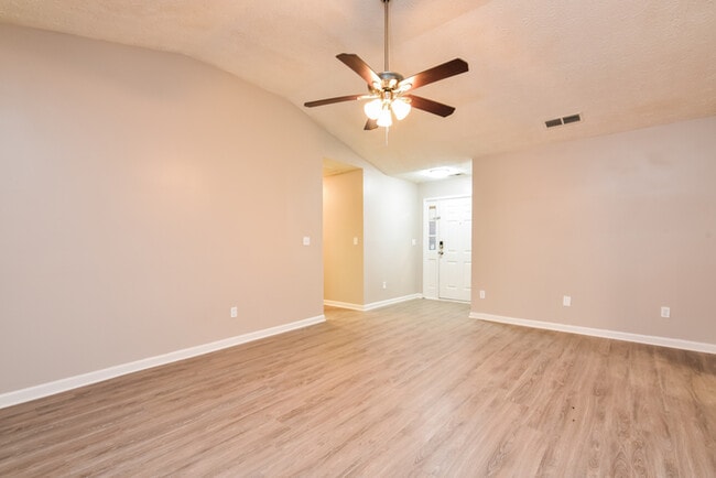 Building Photo - 5866 Homestead Cir