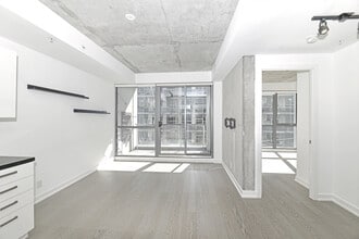 Building Photo - 39 Brant St