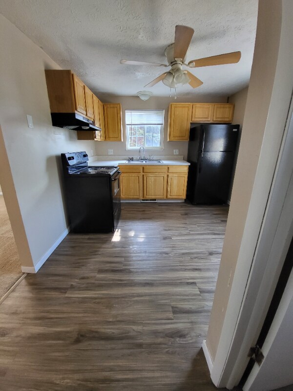 Primary Photo - 4640 Applegrove St NW