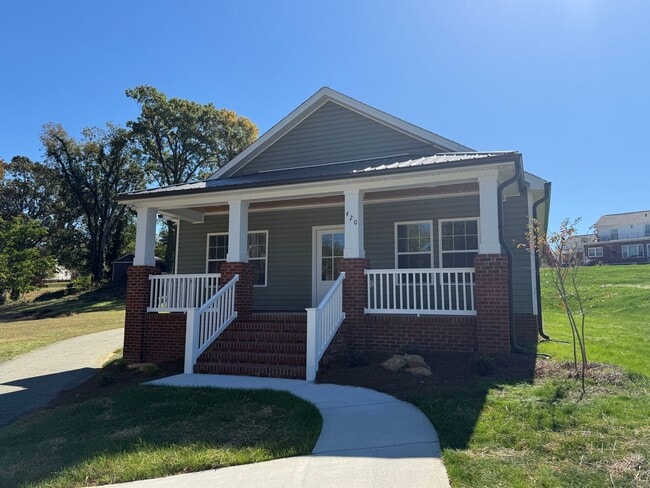 Building Photo - Three bedroom, 2 bath house in Graham-newl...