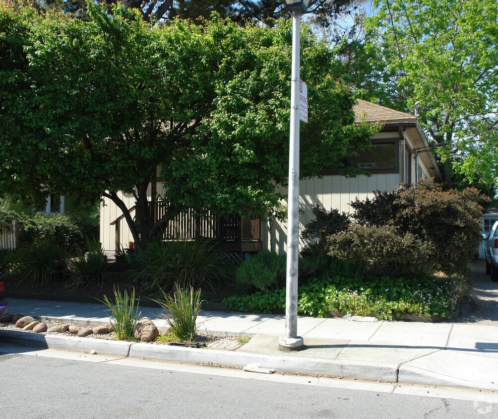 Building Photo - 112-114 S Fremont St