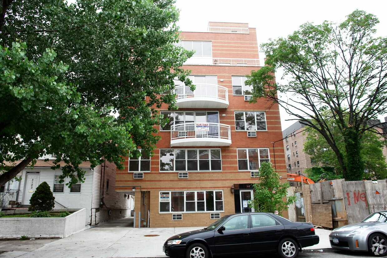 Building Photo - 3127 137th St