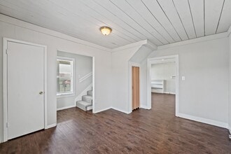 Building Photo - 205 Stimpson St