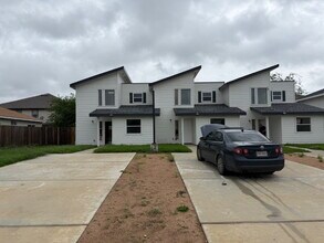 Building Photo - 7651 Oak Chase