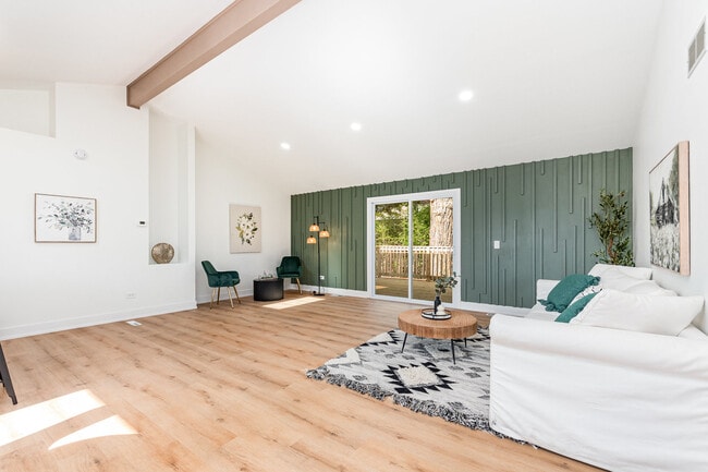 Building Photo - 17678 W Saddle Ct