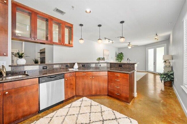 Building Photo - 2216 Chenevert St