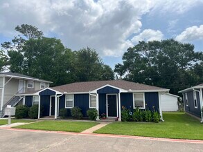 Building Photo - 717 Cedar Bayou Rd