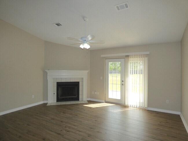 Foto del edificio - 3 Bed/2 Bath - Half Acre Lot