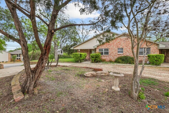 Foto del edificio - 1511 Ranch Rd 12