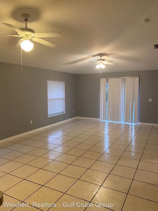 Building Photo - 4569-4569 Golfview Blvd